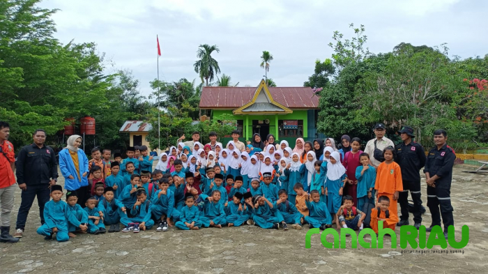 Mahasiswa Kukerta Universitas Riau gelar sosialisasi Ecobrick ke masyarakat di desa Tambak Pelalawan